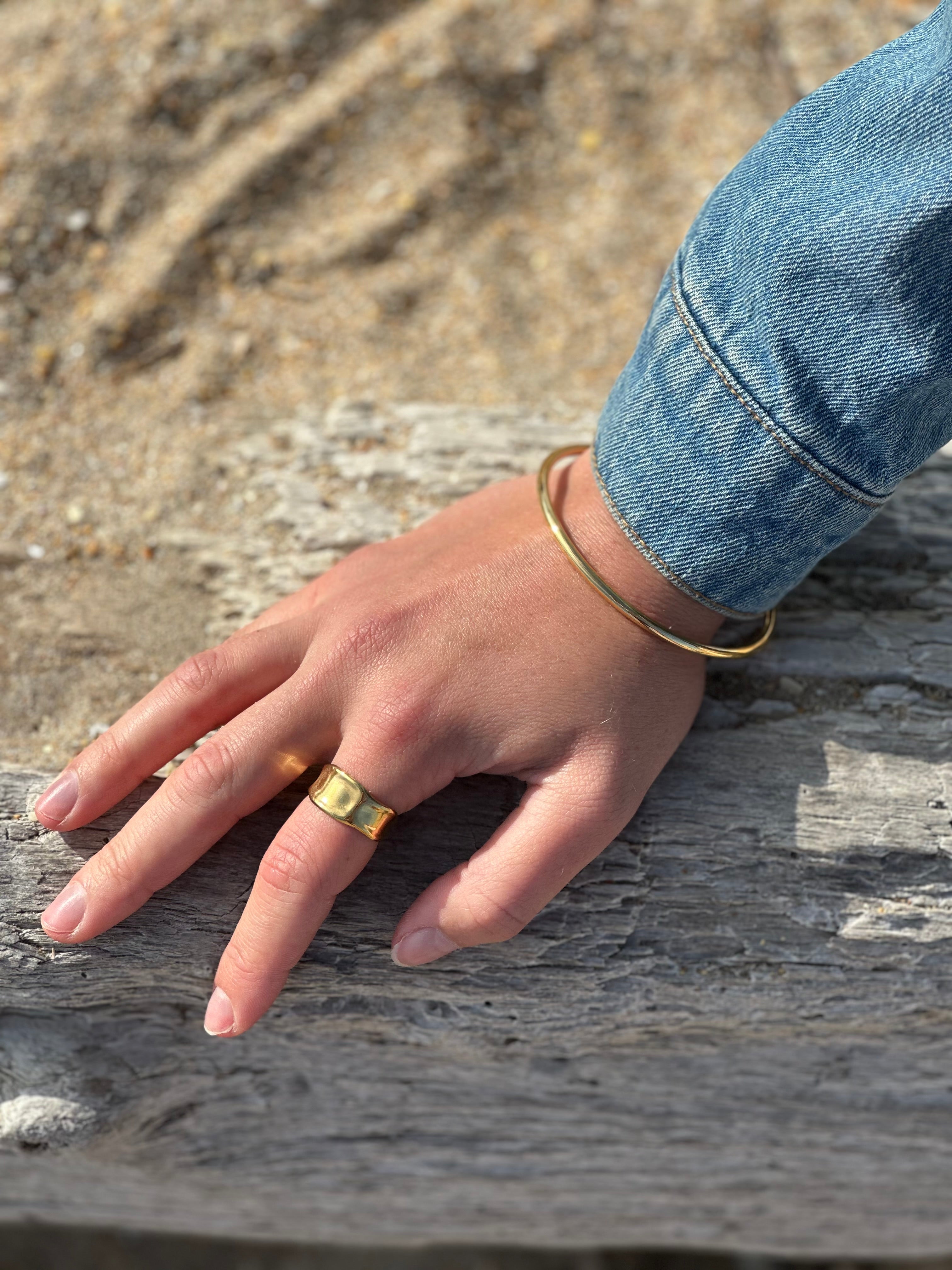 Éloïse – Jonc en acier inoxydable doré