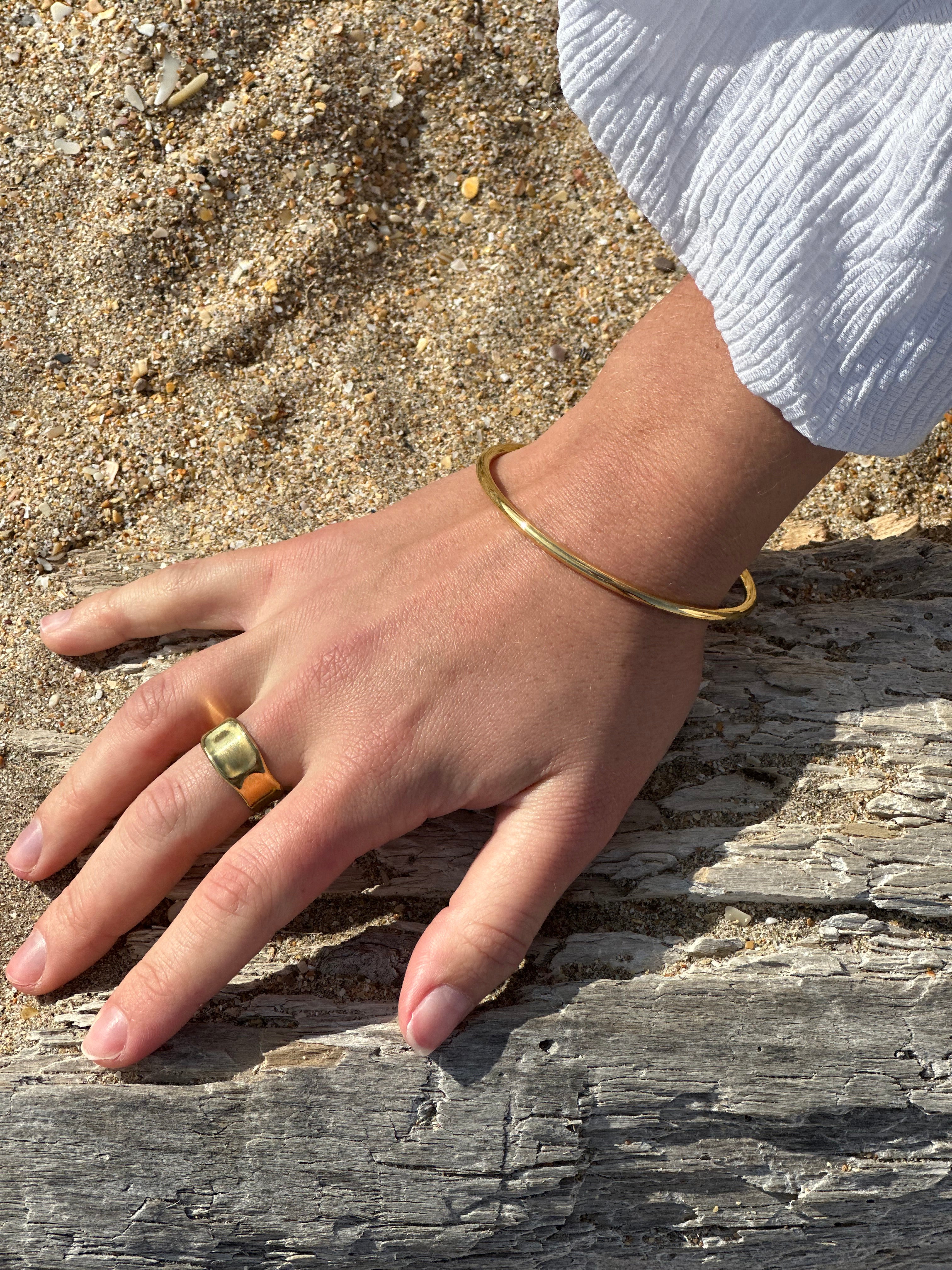 Éloïse – Jonc en acier inoxydable doré